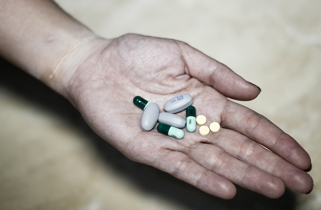 En France, la consommation d'opioïdes forts analgésiques a plus que doublé en 10 ans. La douleur est une préoccupation majeure de la plupart des Français. SynerDOL de SynerJ-Health apporte ainsi une solution naturelle, non-médicamenteuse et non toxique face à la douleur chronique et la douleur aigüe.